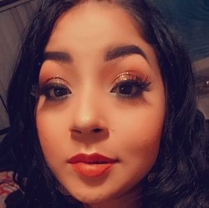 Meet your Posher, Estela